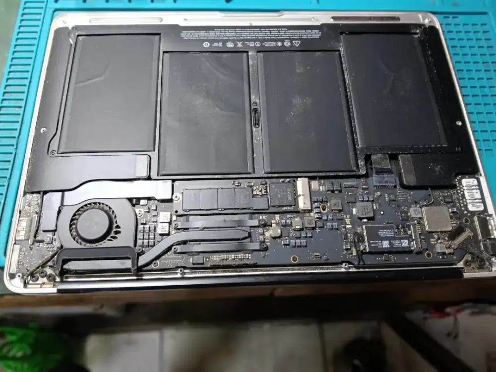 Jasa Service Laptop dan Macbook