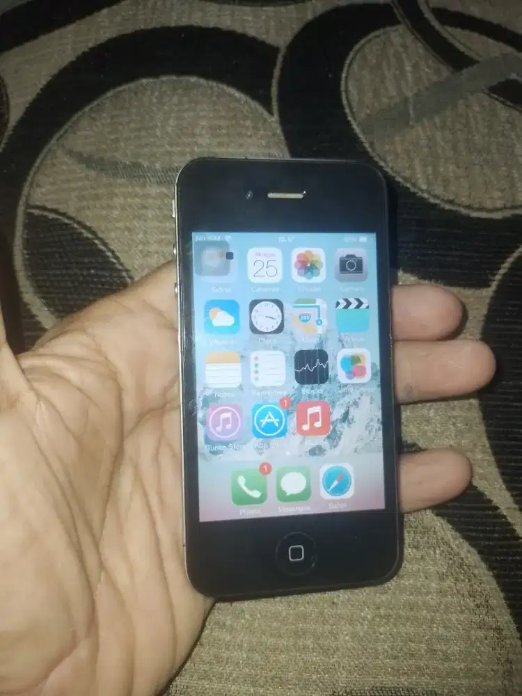 Iphone 4 internal 8 GB  Eks IBOX