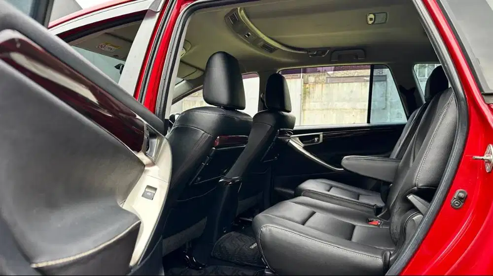 Toyota Innova Venturer 2.0 Bensin Automatic NIK 2017 Red On Black