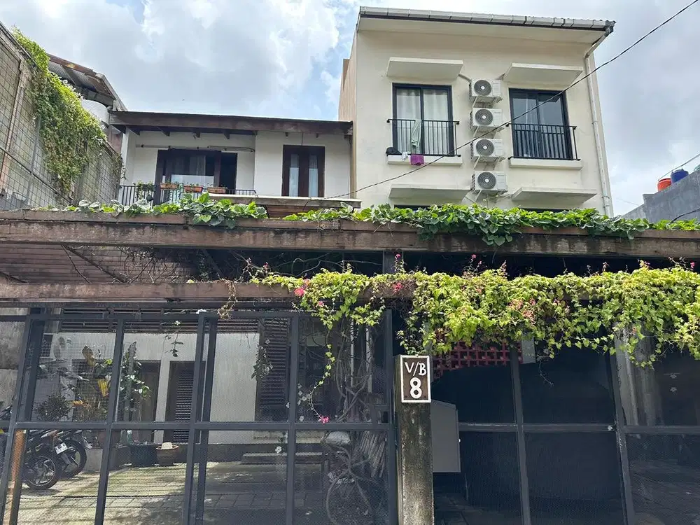 Di Jual Rumah dan kost dengan 19 Kamar