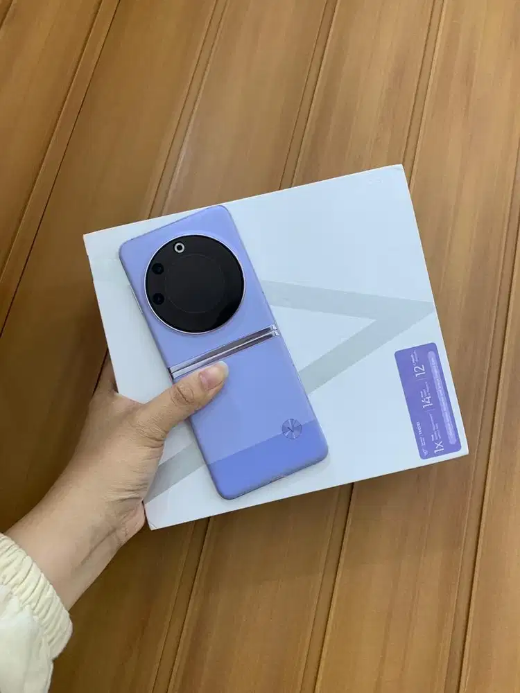 TECNO PHANTOM V FLIP 5G 8/256GB GARANSI PANJANG LIKE NEW FULLSET ORI