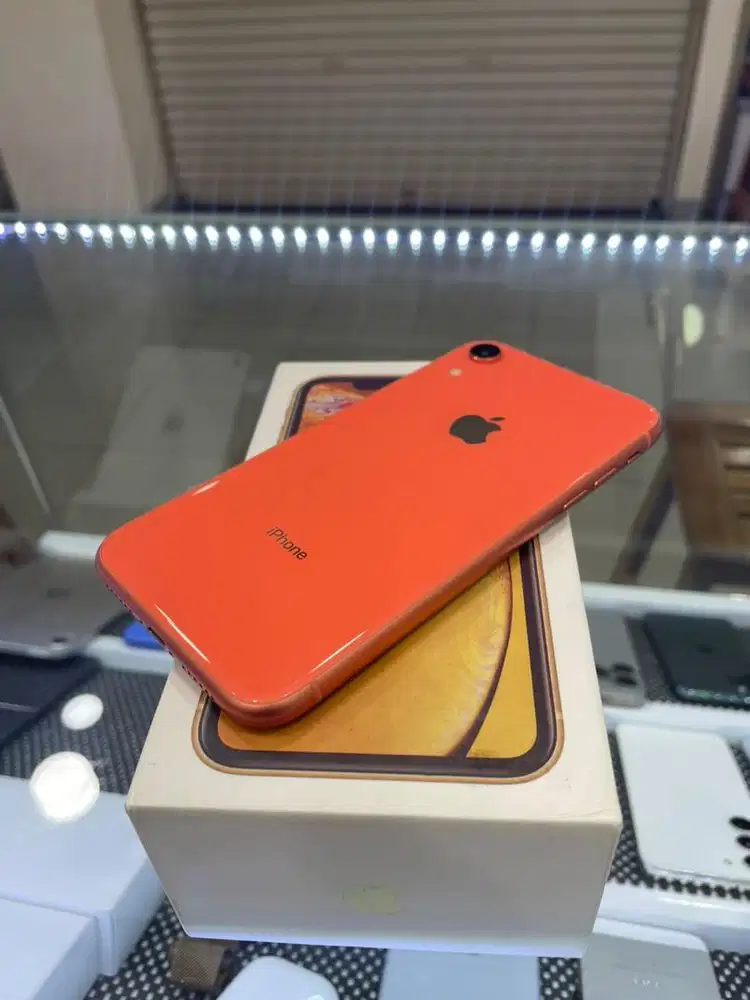 Iphone Xr coral 64gb Like New