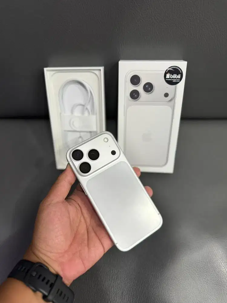 Iphone 17 pro 256 silver 3 minggu pakai ibox