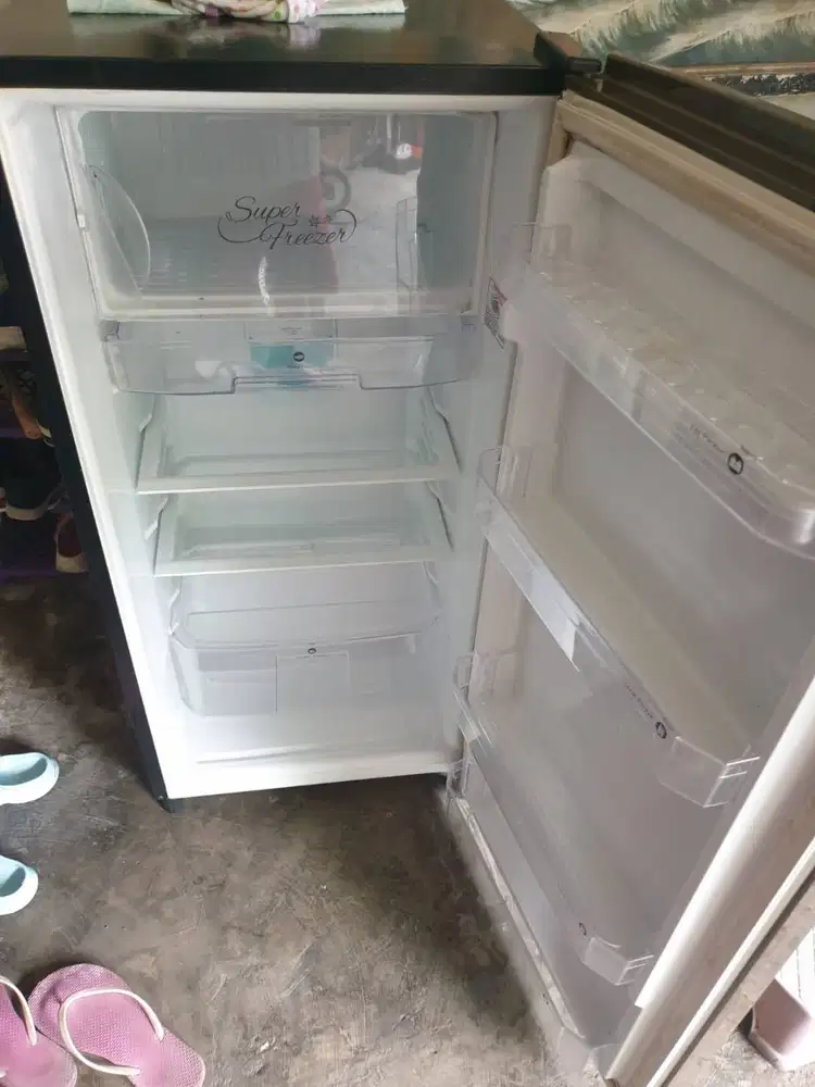 PERALATAN RUMAH TANGGA KULKAS