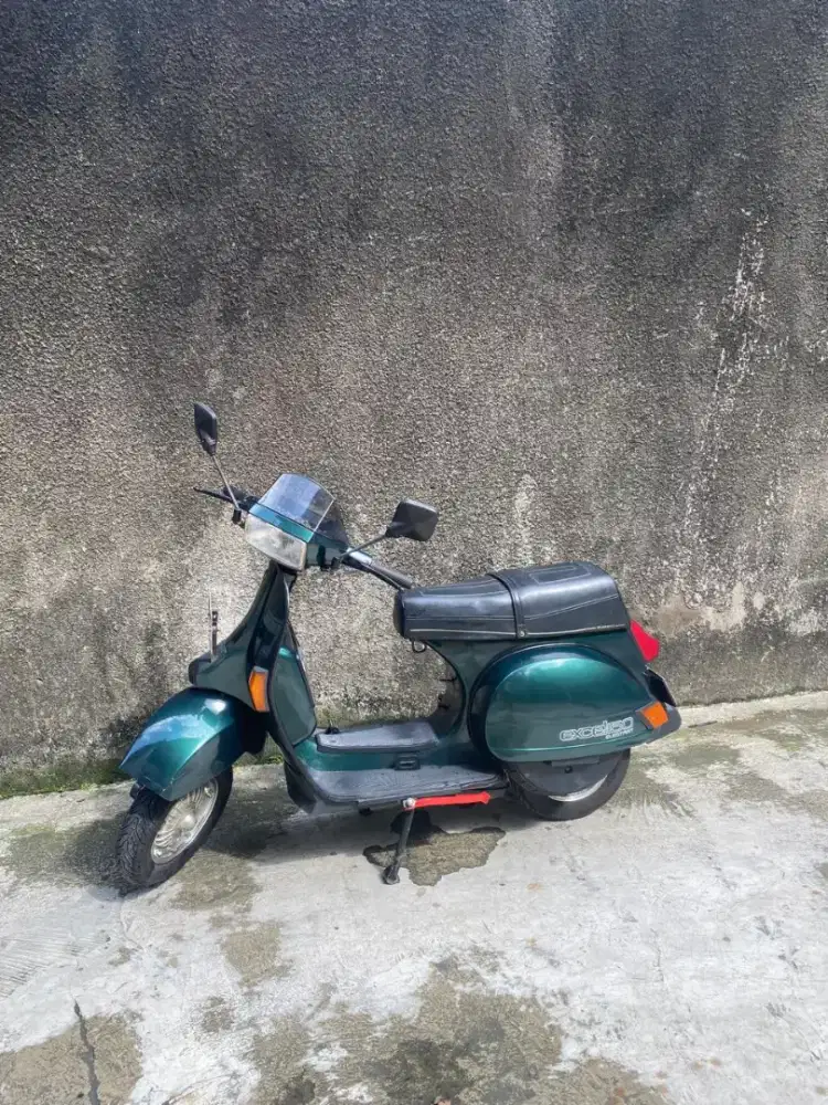 Vespa Excel 150 Hijau Cheddar