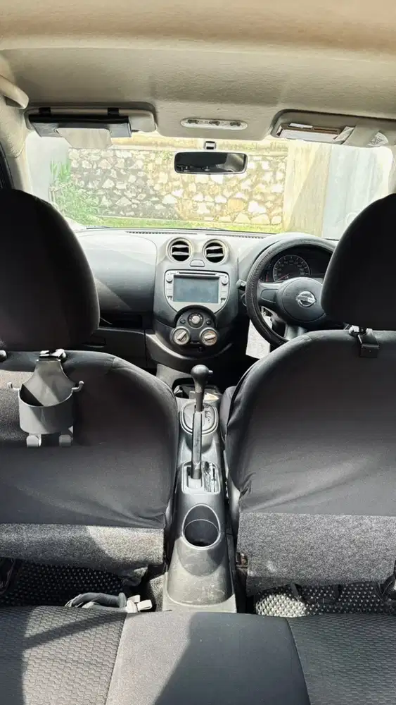 Nissan March 2011 Bensin