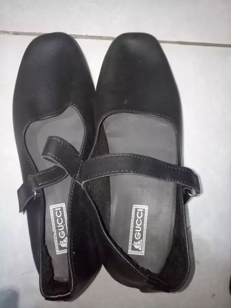 Sepatu pantopel dan sepatu kondangan