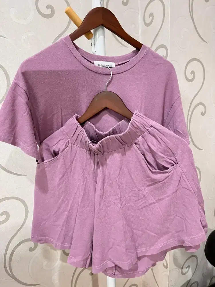 Baju Wanita Preloved – Kondisi Bagus & Siap Pakai