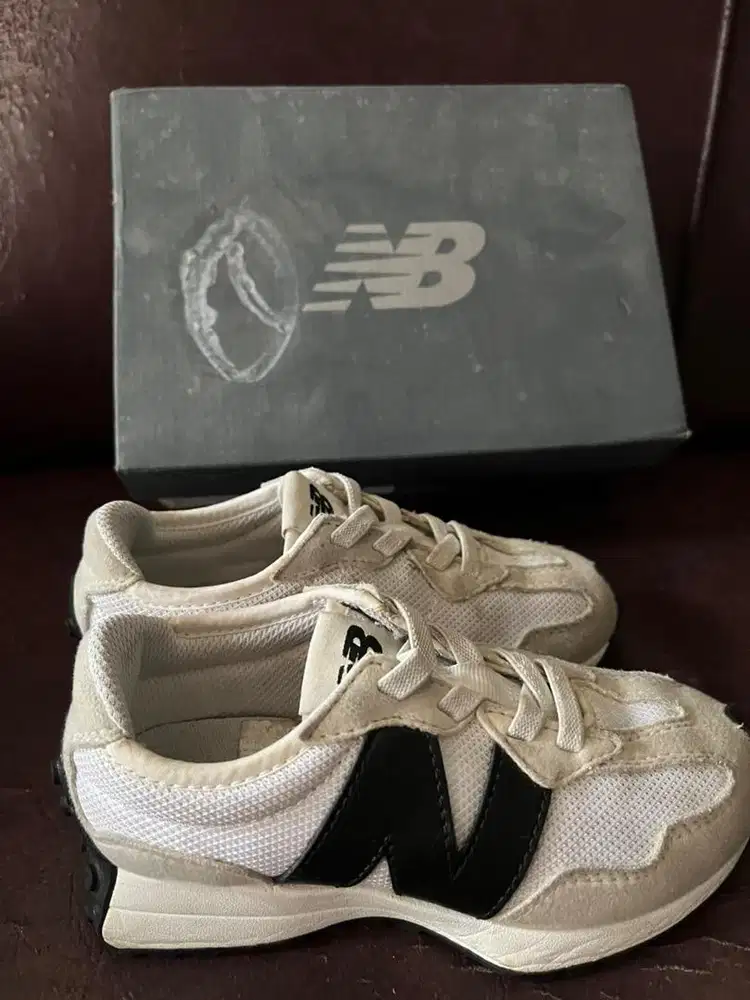 Sepatu anak new balance