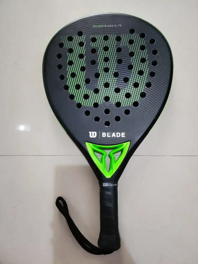 [FOR SALE] Padel Wilson Blade V2 - Power & Precision in Your Hands!