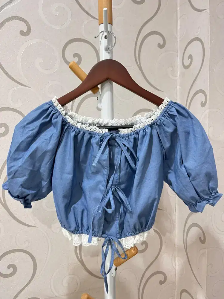 Baju Wanita Preloved – Kondisi Bagus & Siap Pakai