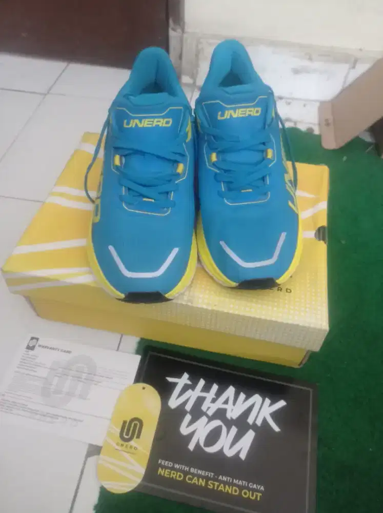 Sepatu UNERD ukuran 42 seperti baru