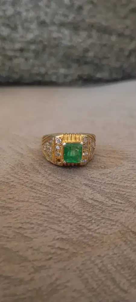 Natural Colombian Emerald Silver Ring