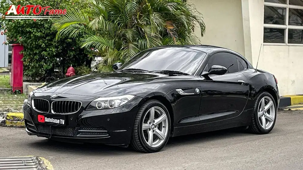 BMW Z4 sDrive2.0i CBU 2.000 CC Convertible Cabrio NIK 2012