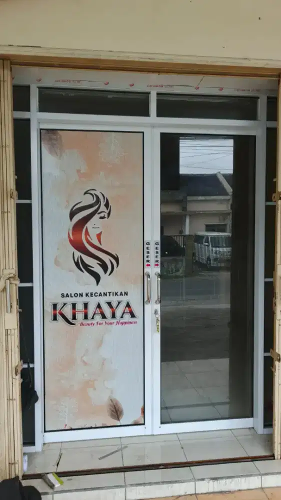 Stiker oneway kaca film salon spa sticker promosi satu arah murah