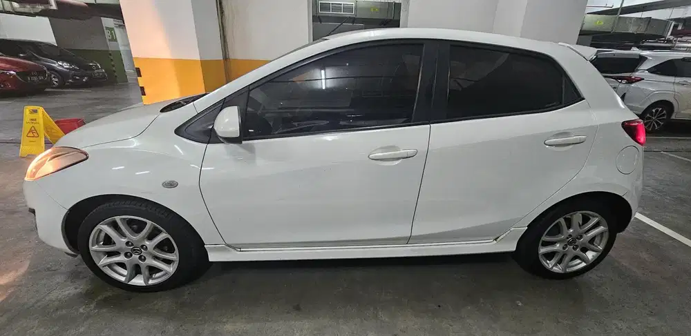 Mazda 2 2012 Bensin