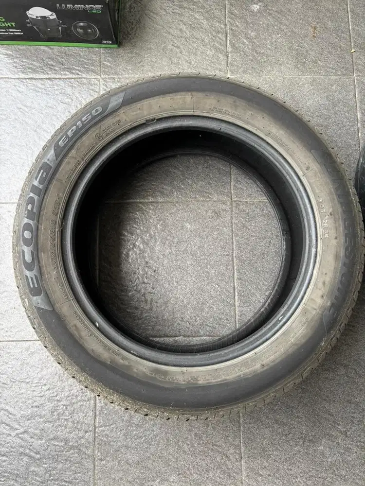 Ban mobil bekas ECOPIA