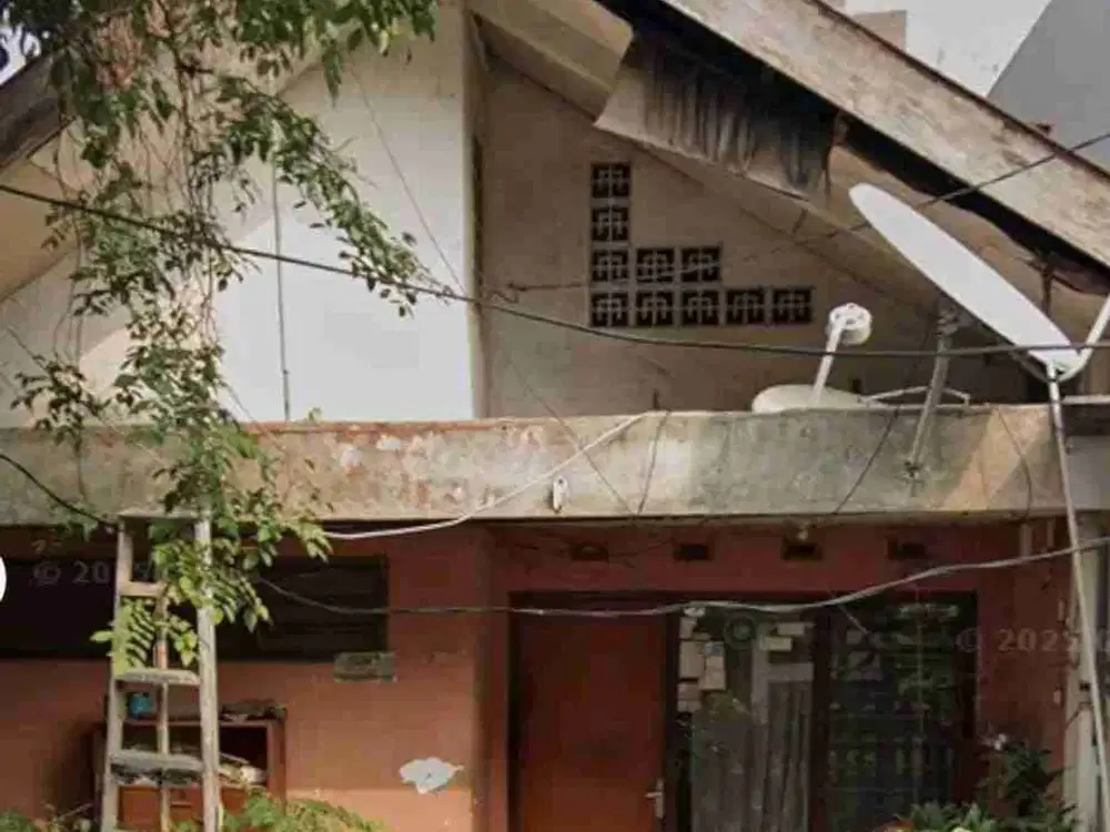 rumah lama tidak layak hitung tanah kebayoran baru dekat fasum sekolah dan pasar santa