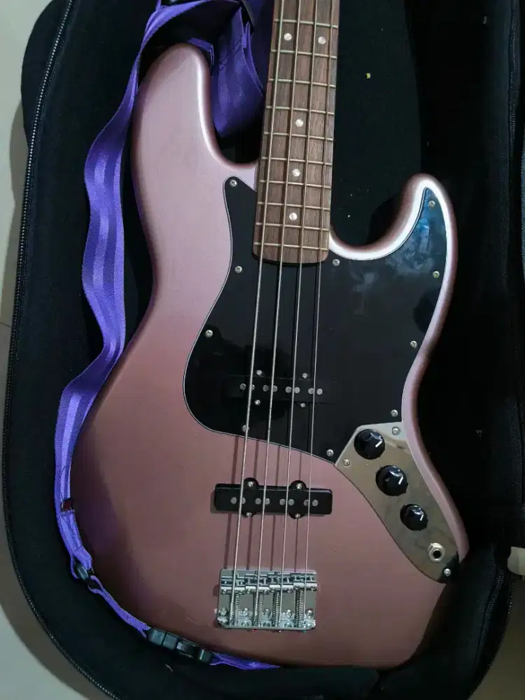 Bass Fender + Soft Case
