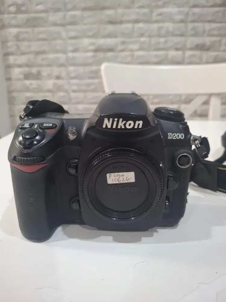 Nikon D200 body only