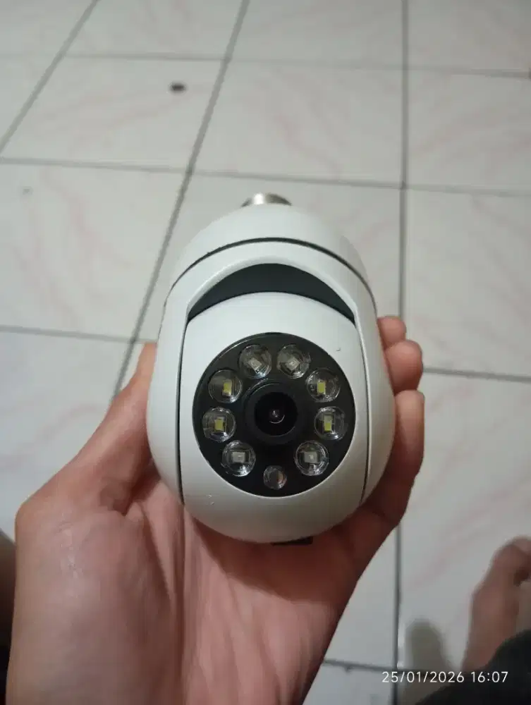 Kamera CCTV V380 model fitting lampu