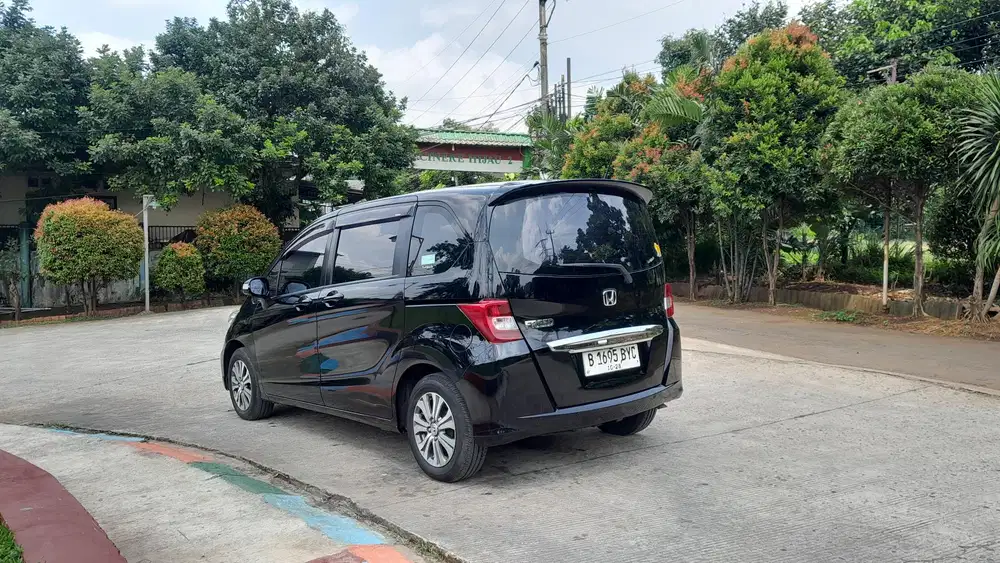 Honda Freed PSD at 2013 dp 2jt km 84rb record