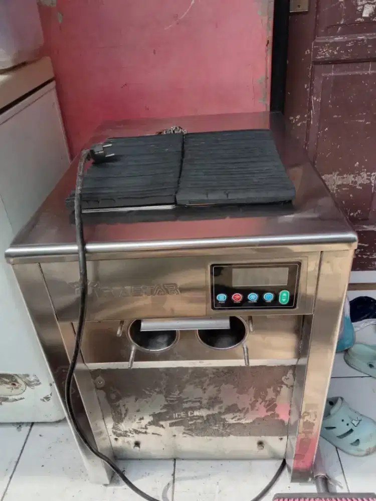 Di jual mesin es krim, genset, dan freezer