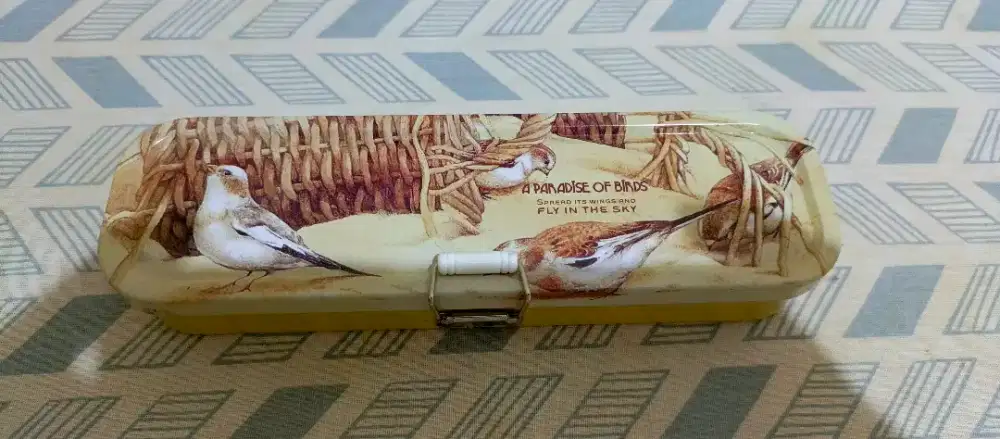 Tepak pencil besi. Susun 2. Masih baru. Ukuran sedang.