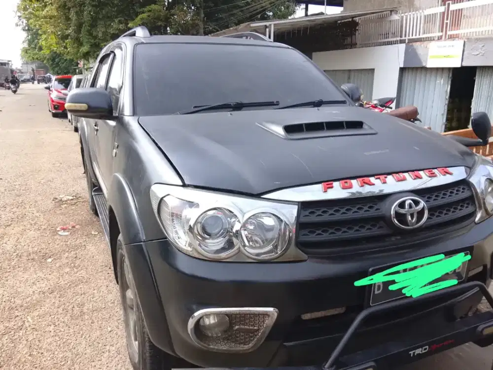 Toyota Fortuner 2011 Bensin