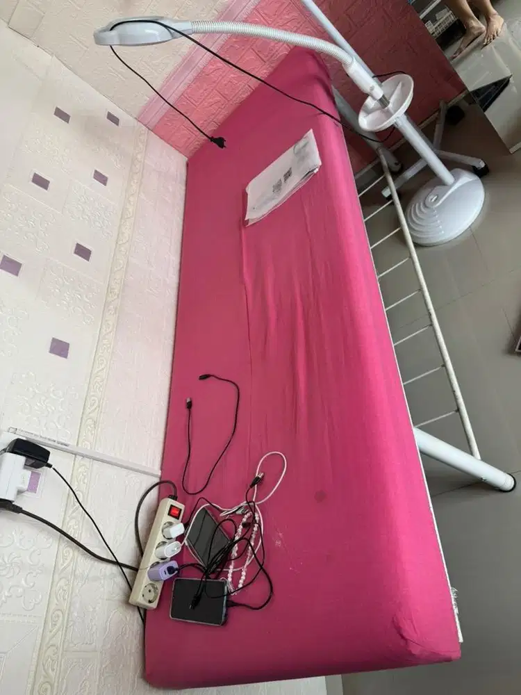 Bed pasien klinik atau bed facial