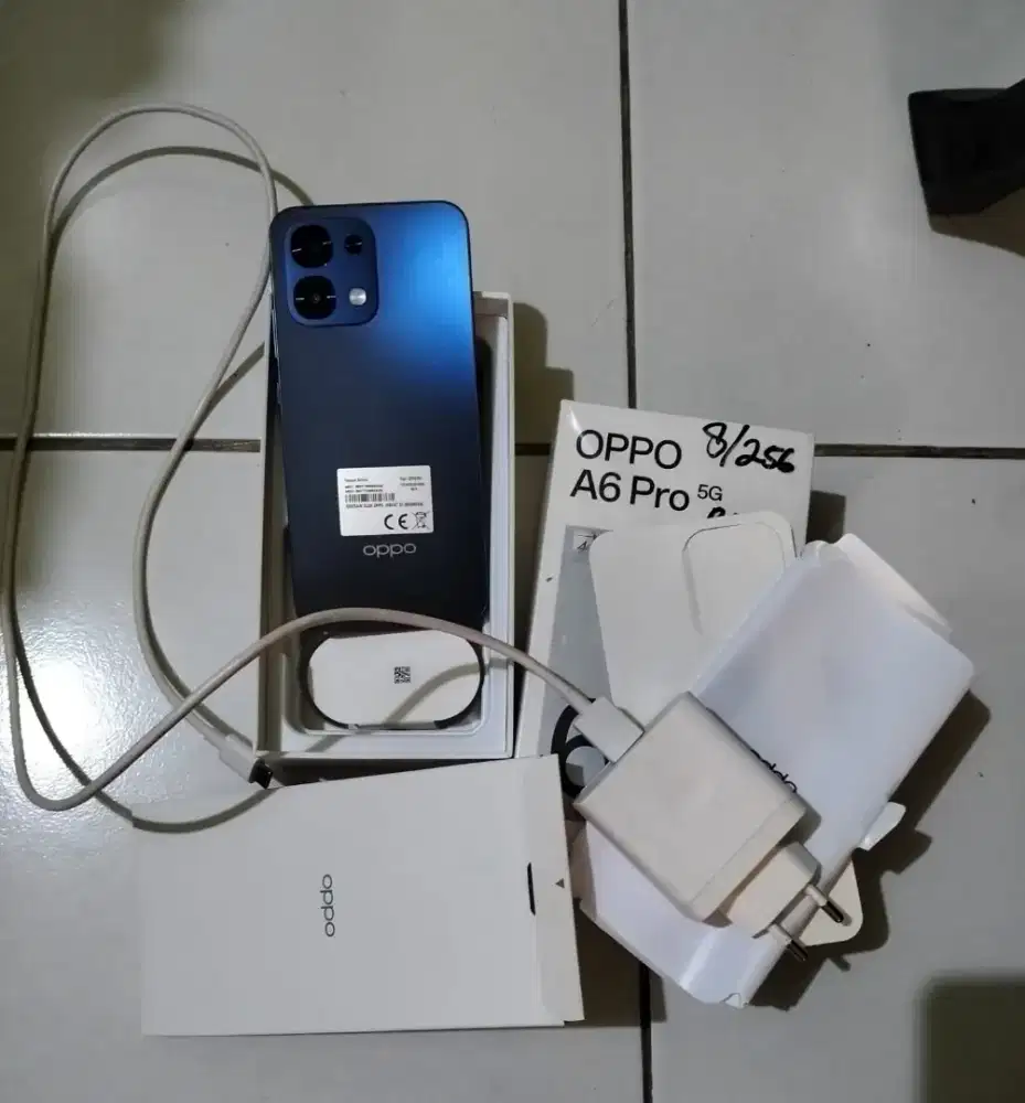 Handphone Oppo A6 pro, warna biru, 5g, ram 8/256.