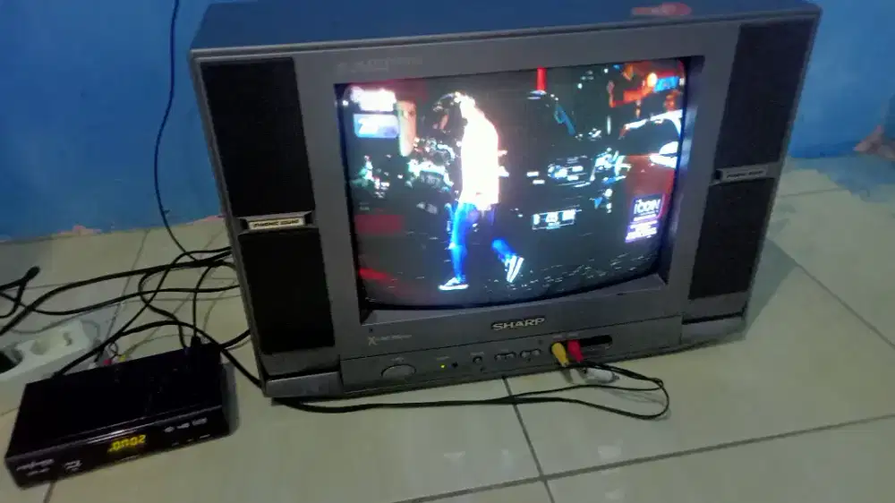 Sharp 14 + STB Advance remot