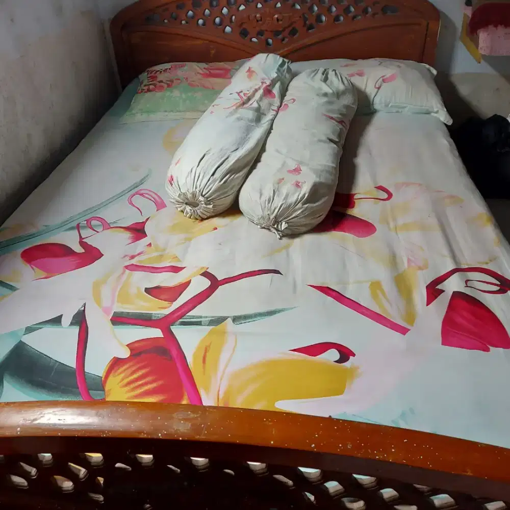 Set tempat tidur jati dan kasur kapuk