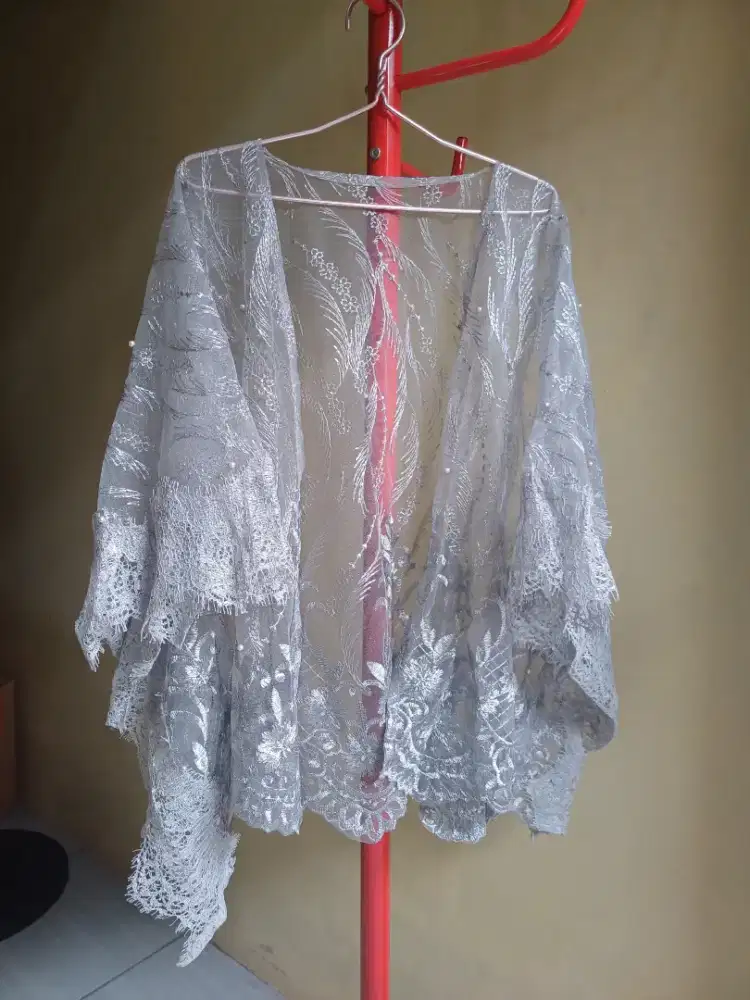 Atasan outer kebaya brukat