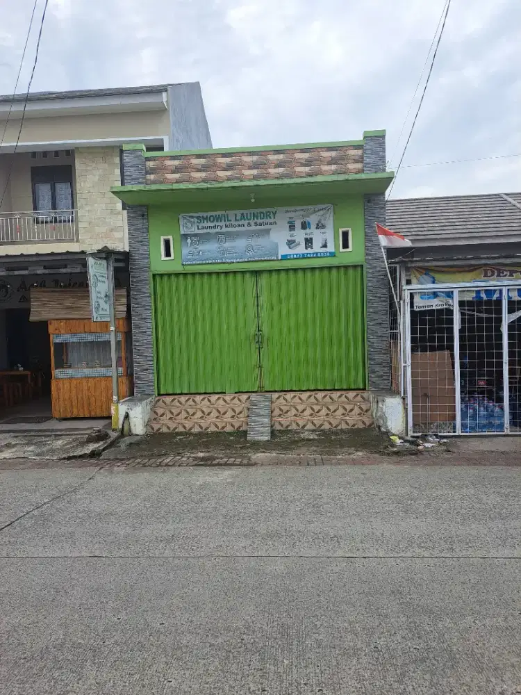 Ruko jalan utama taman krakatau