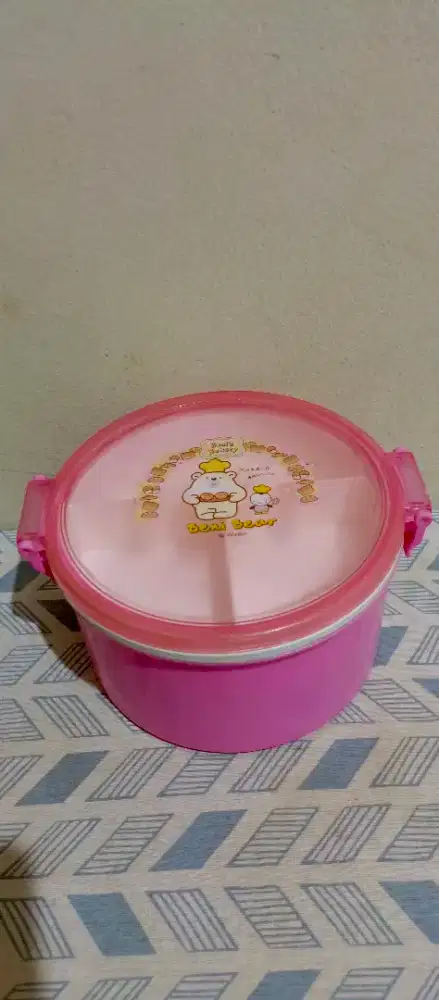 Tepak makan model rantang 2susun.Masih bagus,plastik tebal,tidak pecah