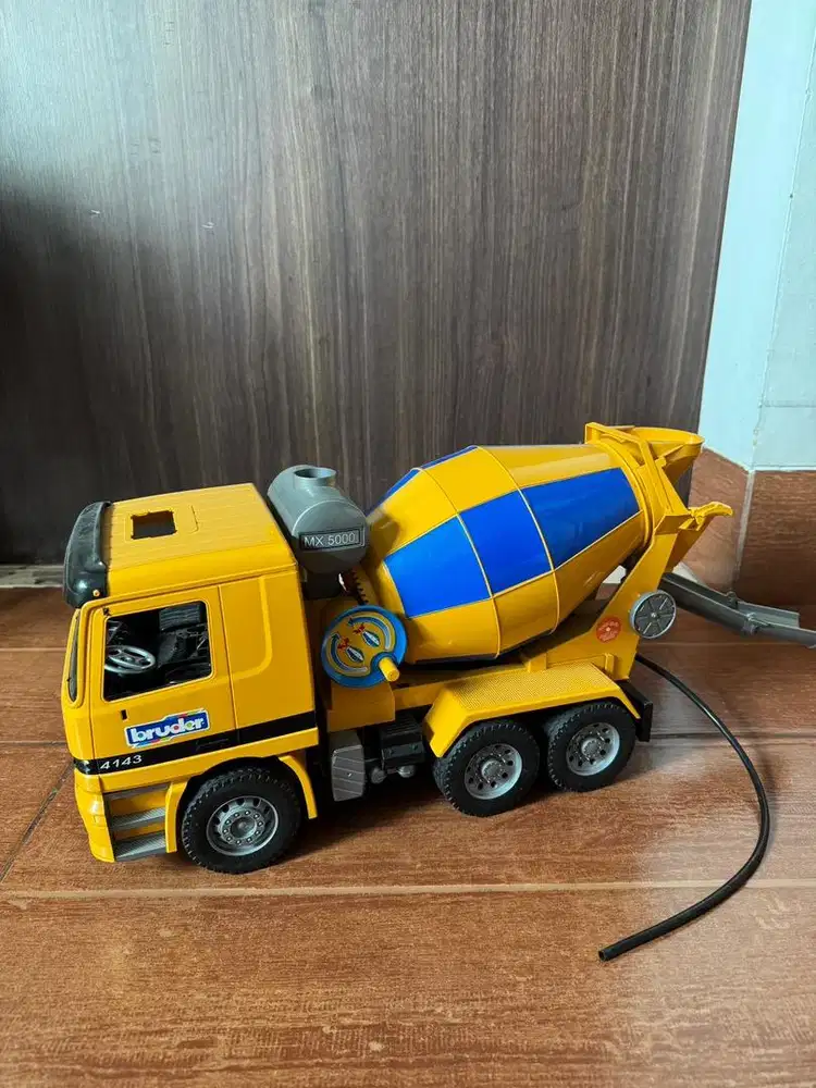 Bruder Truck 46x27x19CM