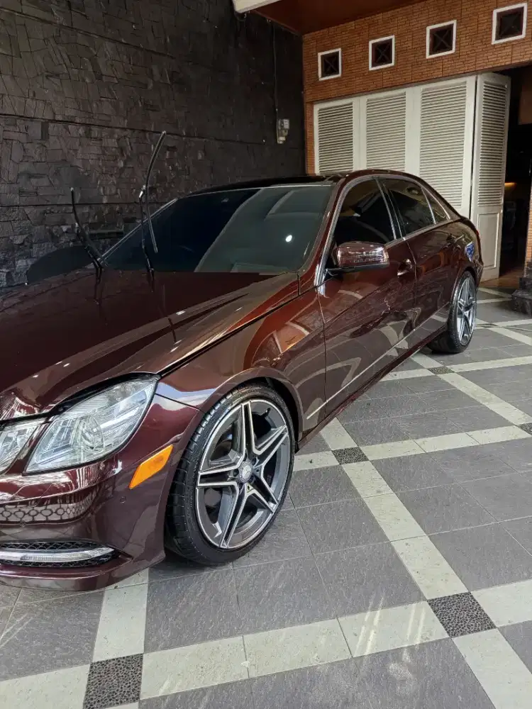 MERCY E300 ADVANTGARDE (LOW KM)