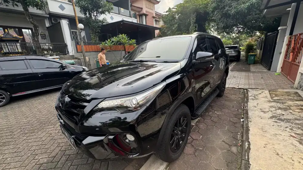 JUAL CEPAT TOYOTA FORTUNER 2.4 VRZ 4x2 A/T 2017