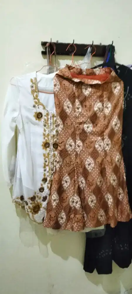 Baju kebaya wanita
