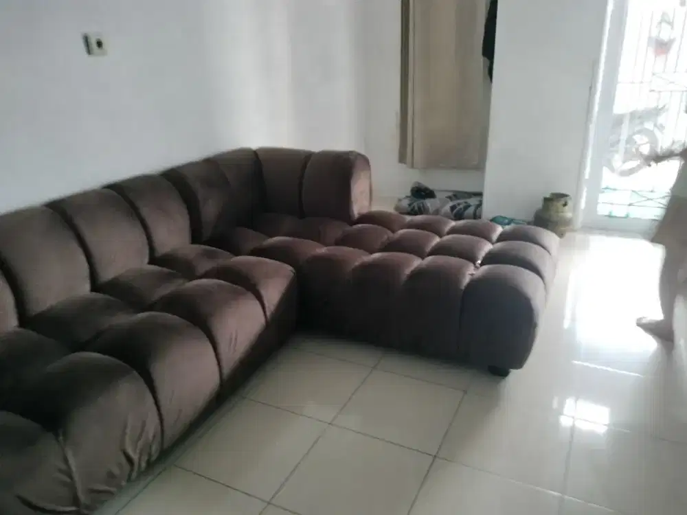 Sofa keadaan masi seperti baru