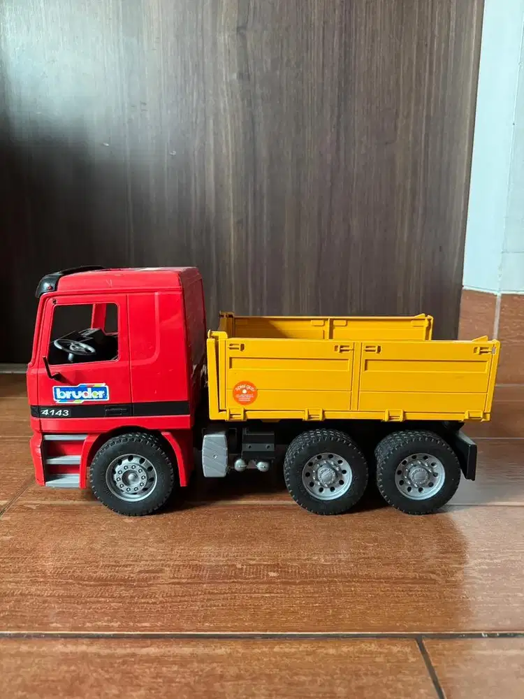 Bruder Truck 41x23x18 CM