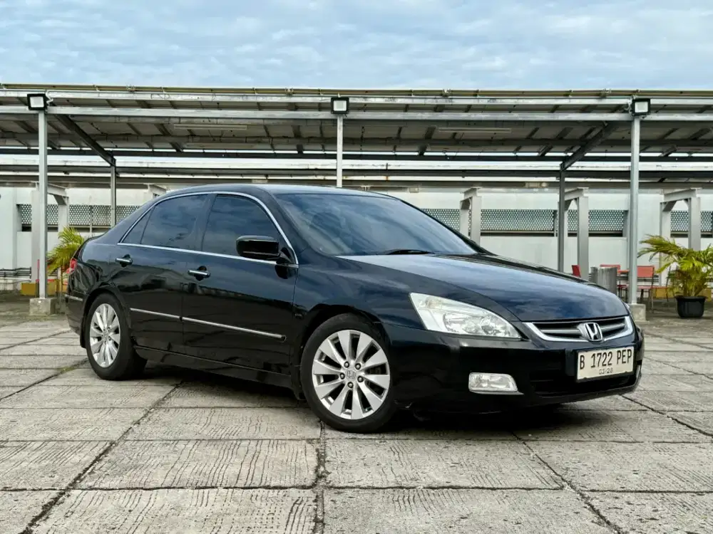 Honda Accord VTIL 2.4 MT. Tahun 2004. Hitam. Low km. Perfect cond