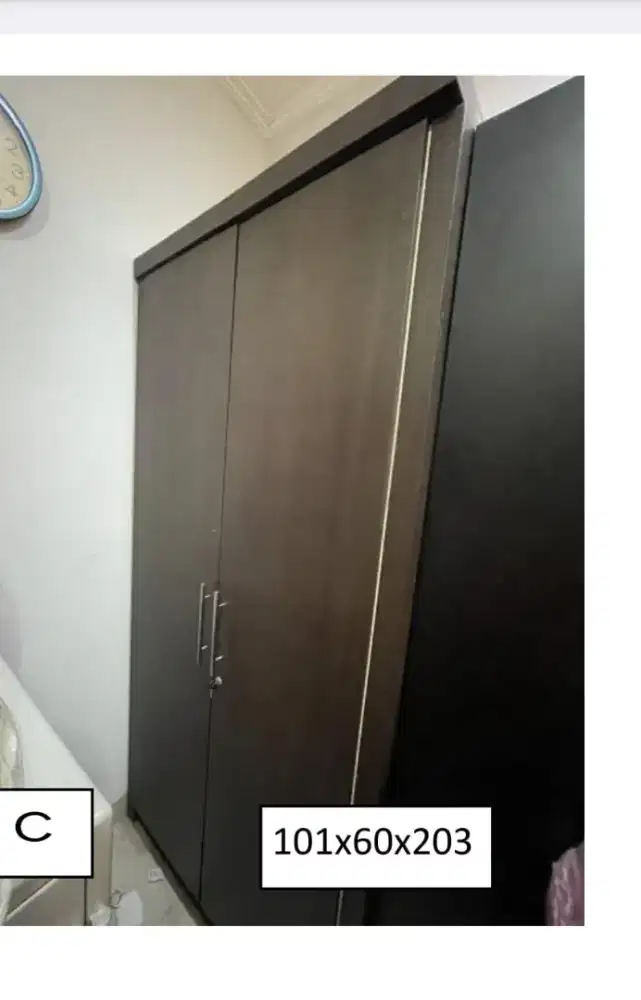 Lemari baju kayu