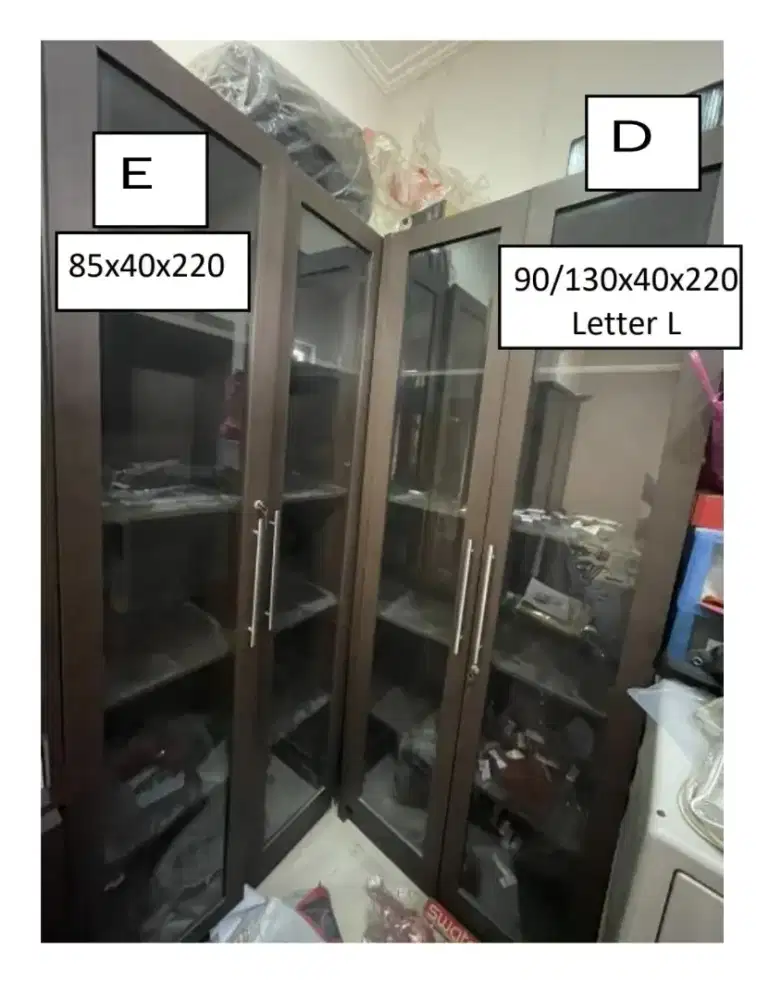 Lemari buku atau pajangan kayu