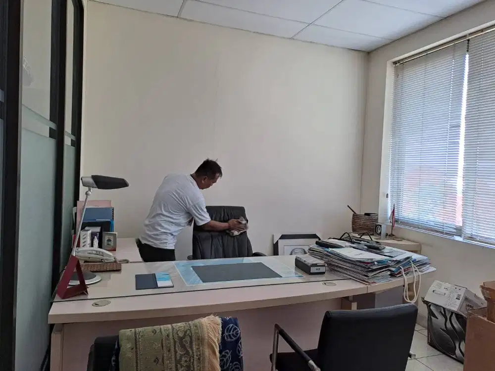 Dicari kurir merangkap OB