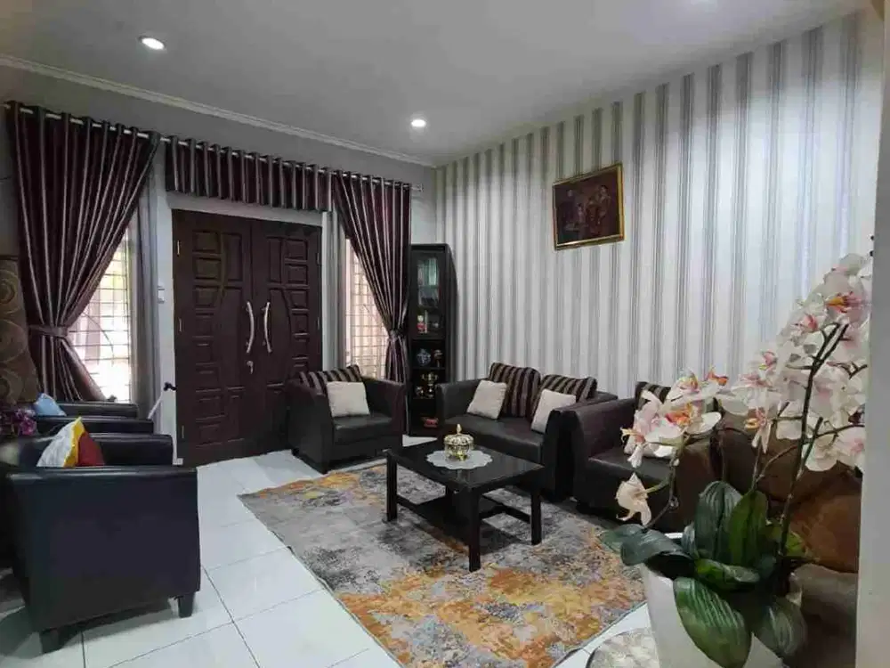 JUAL CEPAT Cluster Madrid Palem Semi Karawaci Tangerang Rumah 2 Lantai Siap Huni SHM On Hand 1,5 M Nego