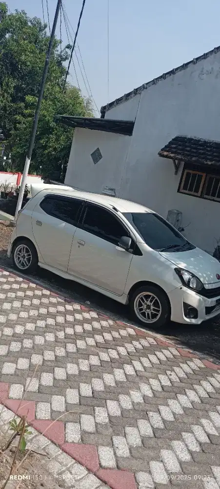 Daihatsu ayla tipe M 2014 MT