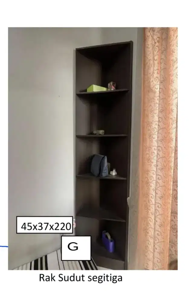 Lemari kayu rak sudut
