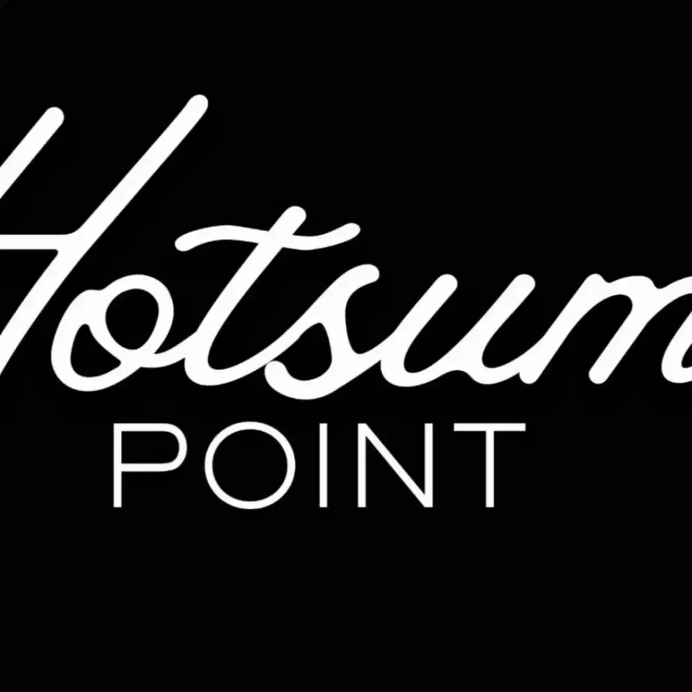 pegawai bikin dan jual dimsum dan mie